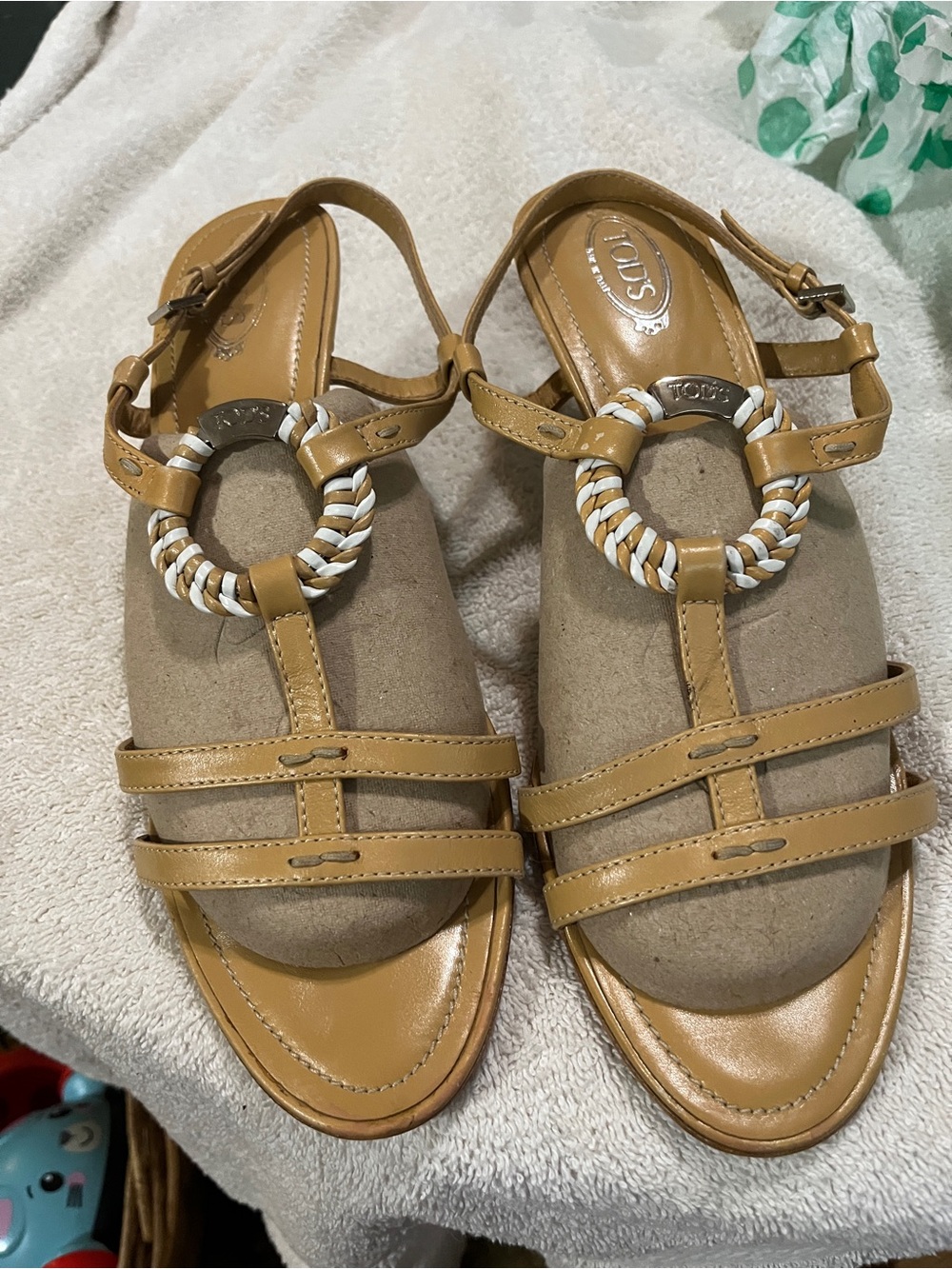 Tod's Tan Leather Ring-Accent Women's Sandals. Size 10